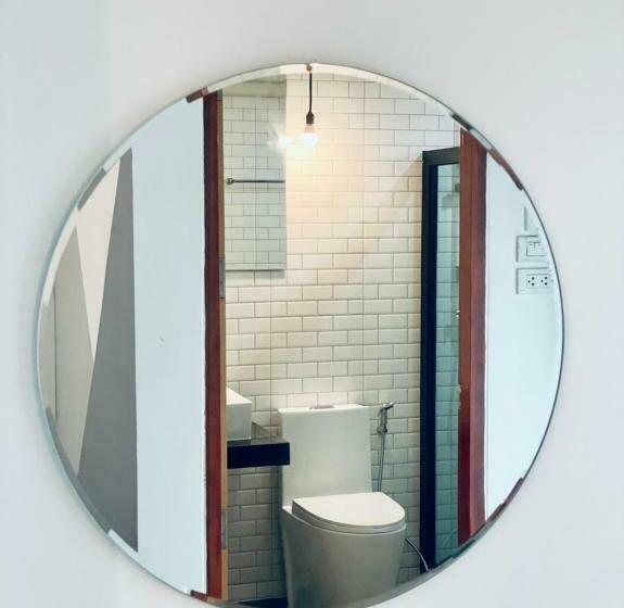 Номер Deluxe, Loei Station