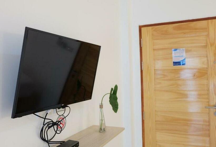 Номер Deluxe, Loei Station