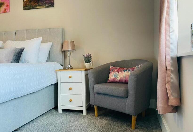 レイクビューデラックスルーム, Whinburn Guest House