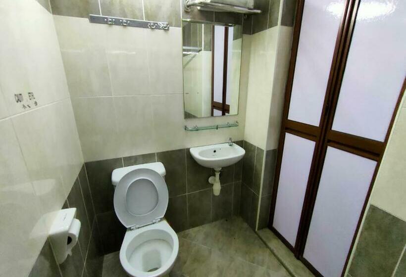 Camera Standard, Cozzy Motel