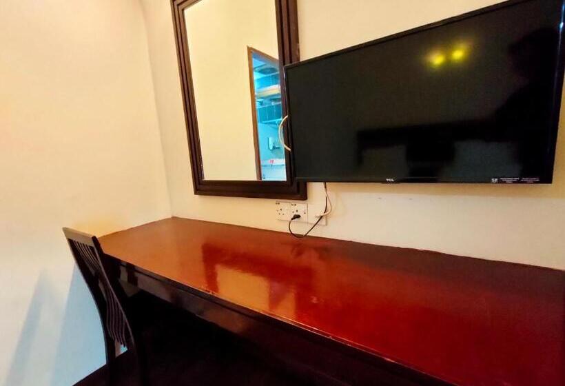 Camera Standard, Cozzy Motel