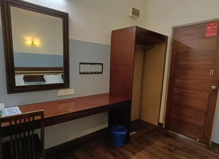 اتاق اکونومی, Cozzy Motel