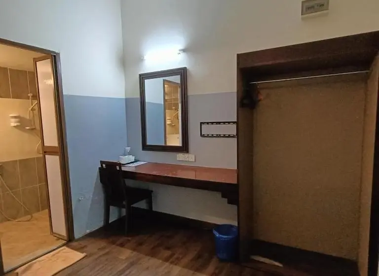 اتاق اکونومی, Cozzy Motel