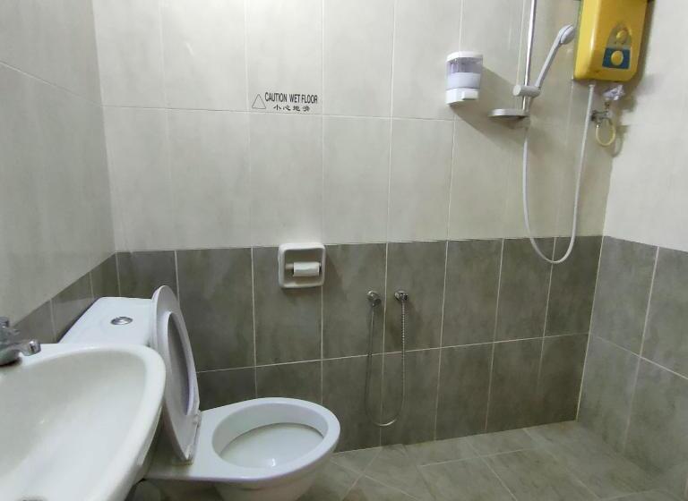 Camera Economy, Cozzy Motel