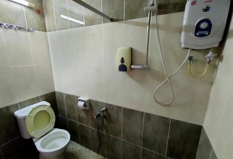 Camera Economy, Cozzy Motel