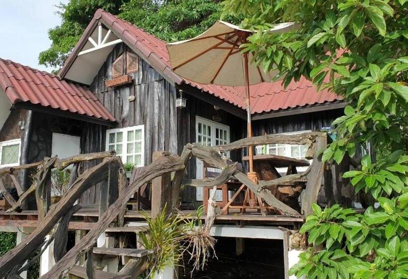 Lakosztály, ไอหมอก ชาเล่ต์