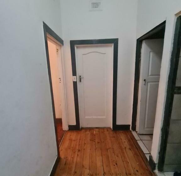 Quarto Estandar Banheiro Compartilhado, Melville House