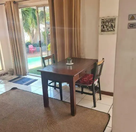 اتاق استاندارد با سرویس بهداشتی مشترک, Melville House