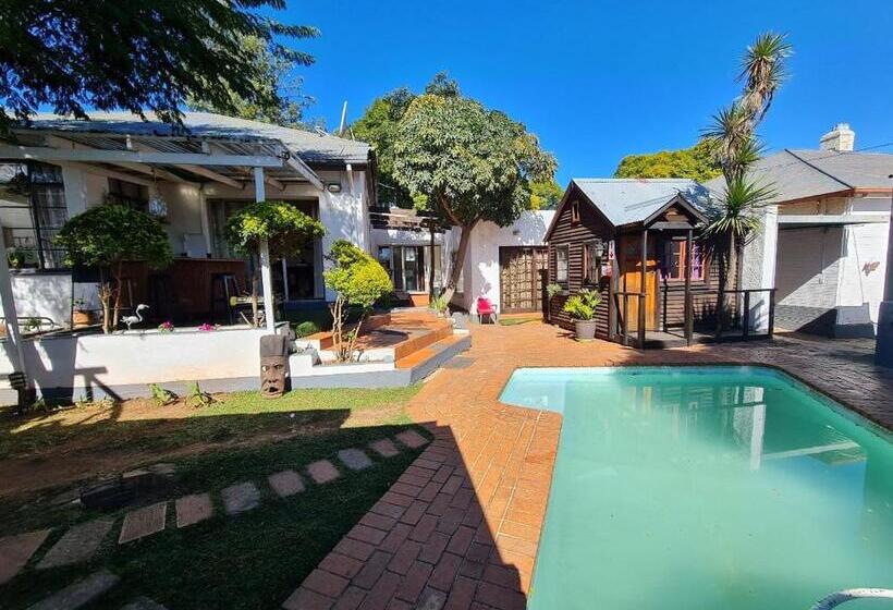 Номер Стандарт, Melville House