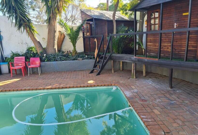 Семейный Номер, Melville House