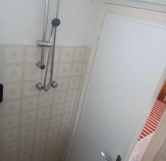 Номер Economy, Graziella Mare