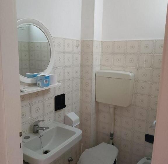 Номер Economy, Graziella Mare