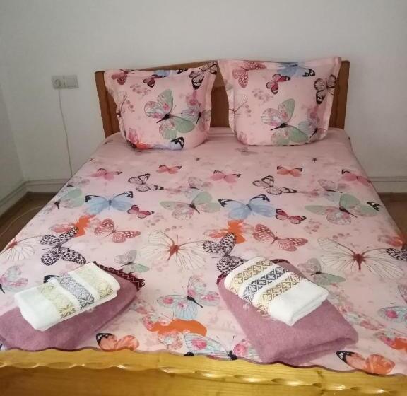 バス共有のスタンダードルーム, Casa Prundari Nicu și Mirela