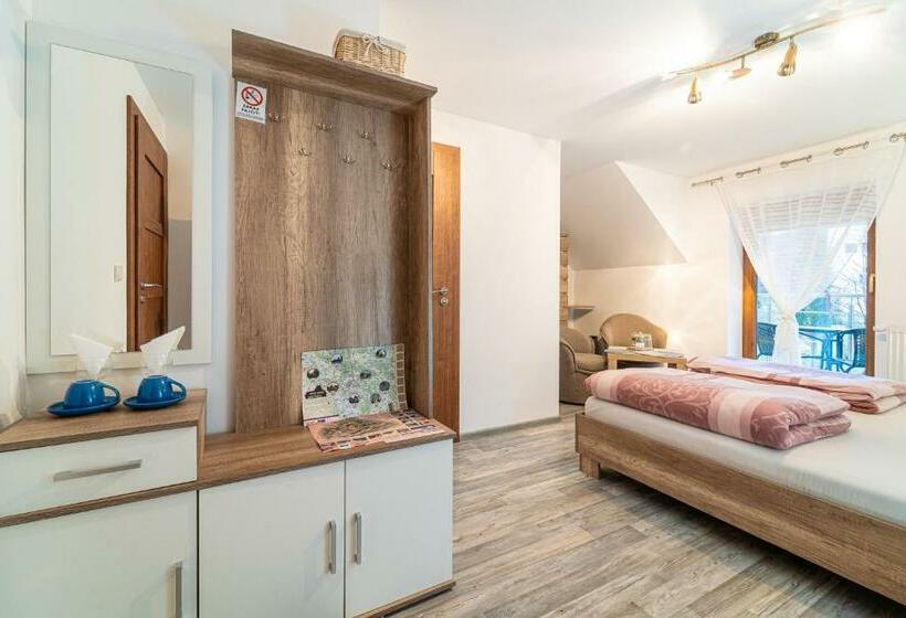 غرفة قياسية مزوَّدة بشُرفة, Penzión Zunama