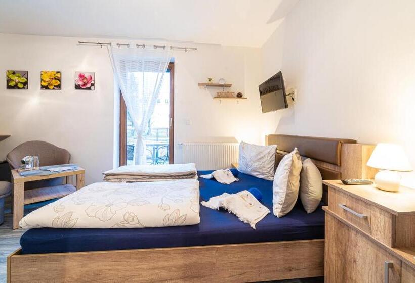 غرفة قياسية مزوَّدة بشُرفة, Penzión Zunama