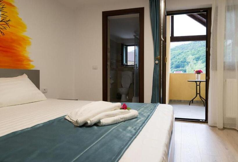 스탠다드 트리플 룸 테라스, Vila Poienița Căciulata