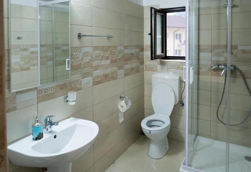Standard Triple Room with Terrace, Vila Poienița Căciulata
