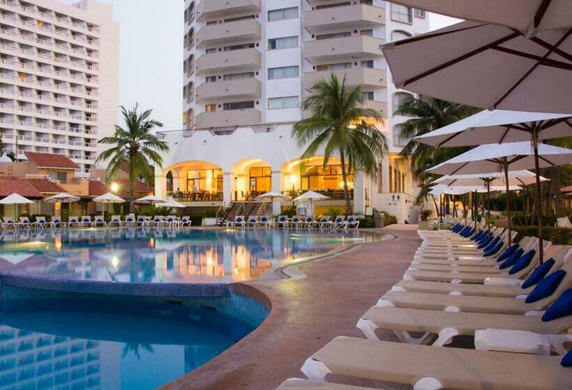 غرفة قياسية رباعية مطلة على الحديقة, Villa Para 5 Personas 4 Adultos Y 1 Menor En Hotel Tsoro Ixtapa Wifi Gratis