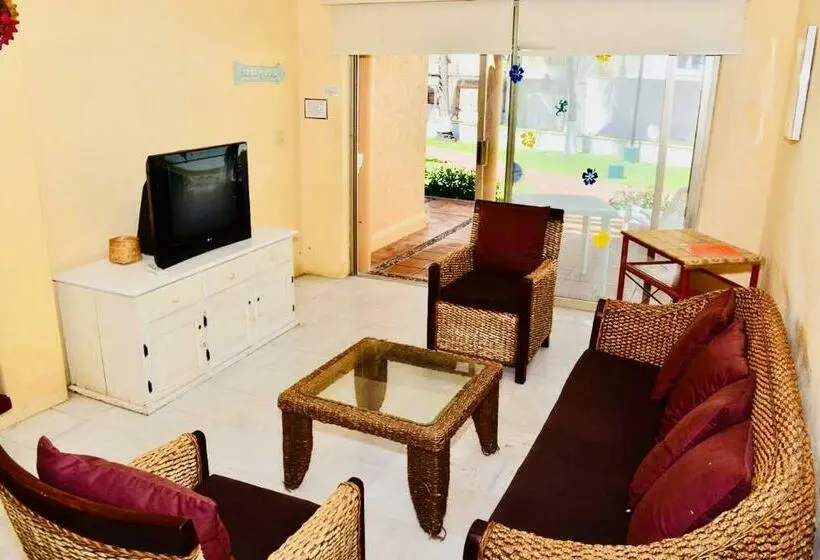 Standard Neljän Hengen Huone Puutarhanäkymä, Villa Para 5p 4a 1m Dentro Del Hotel A Un Lado Del Krystal Ixtapa Con Playa Wifi