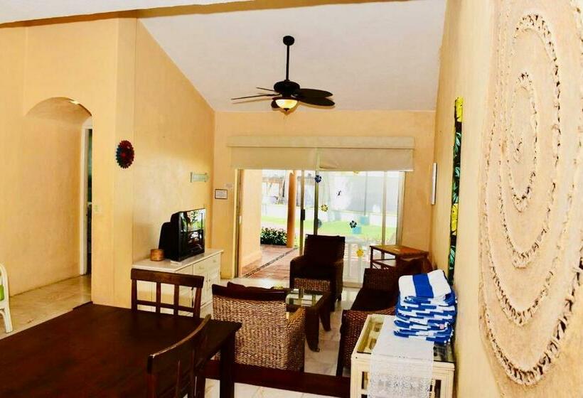 غرفة قياسية رباعية مطلة على الحديقة, Villa Para 5 Personas 4 Adultos Y 1 Menor En Hotel Tsoro Ixtapa Wifi Gratis