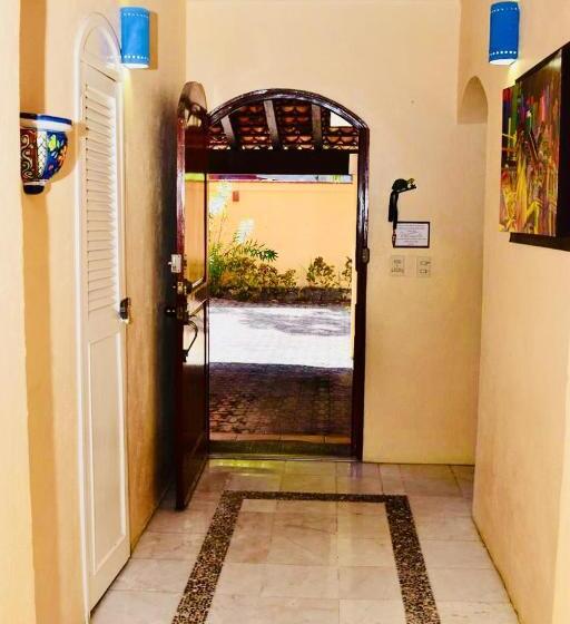 غرفة قياسية رباعية مطلة على الحديقة, Villa Para 5 Personas 4 Adultos Y 1 Menor En Hotel Tsoro Ixtapa Wifi Gratis