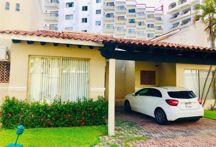 غرفة قياسية رباعية مطلة على الحديقة, Villa Para 5 Personas 4 Adultos Y 1 Menor En Hotel Tsoro Ixtapa Wifi Gratis