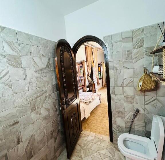 اتاق استاندارد چهار تخته, Riad Dar Ouezzani