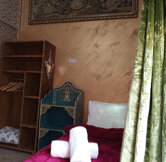 اتاق استاندارد چهار تخته, Riad Dar Ouezzani
