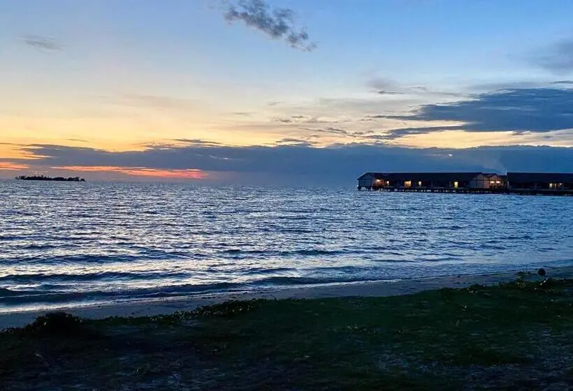 سوئیت با تخت بزرگ, Maison Seaview Suites Port Dickson
