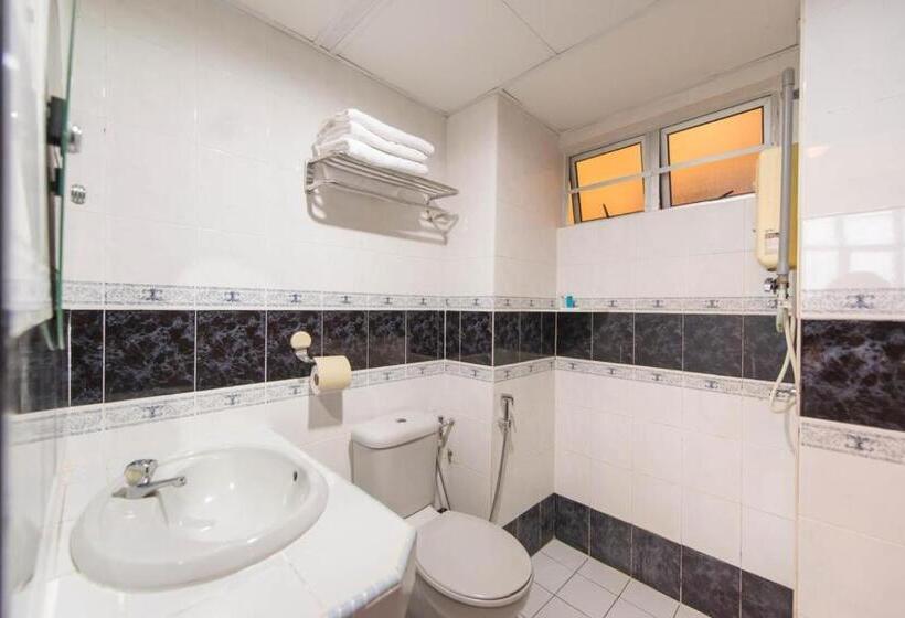 מיטת קינג בסוויטה, Maison Seaview Suites Port Dickson