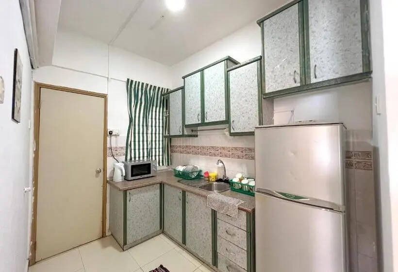 سوئیت با تخت بزرگ, Maison Seaview Suites Port Dickson