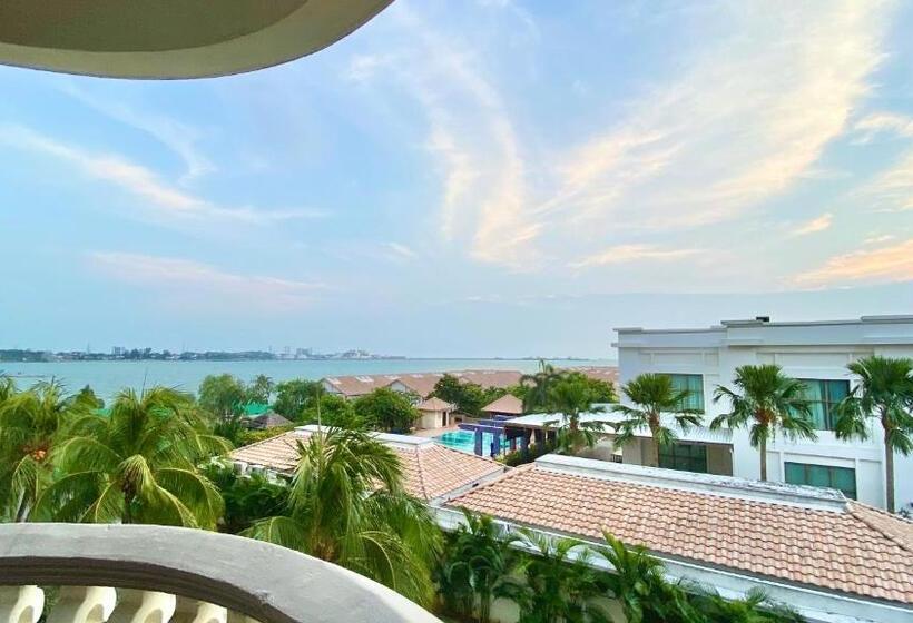 סוויטת סופריור נוף לים, Maison Seaview Suites Port Dickson