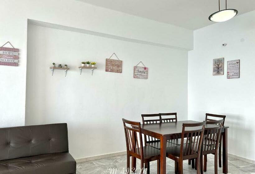 סוויטה נשיאותית, Maison Seaview Suites Port Dickson