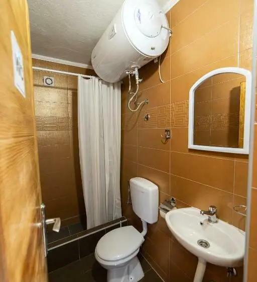 اتاق استاندارد با سرویس بهداشتی مشترک, Snam Rooms&apartment