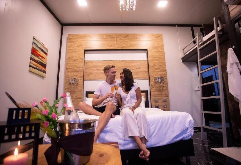 Люкс, Buddies Loft Samet