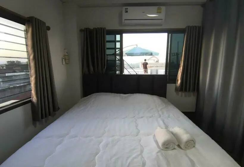 اتاق استاندارد سه تخته با چشم‌انداز, บ้านพรศรี Homestay