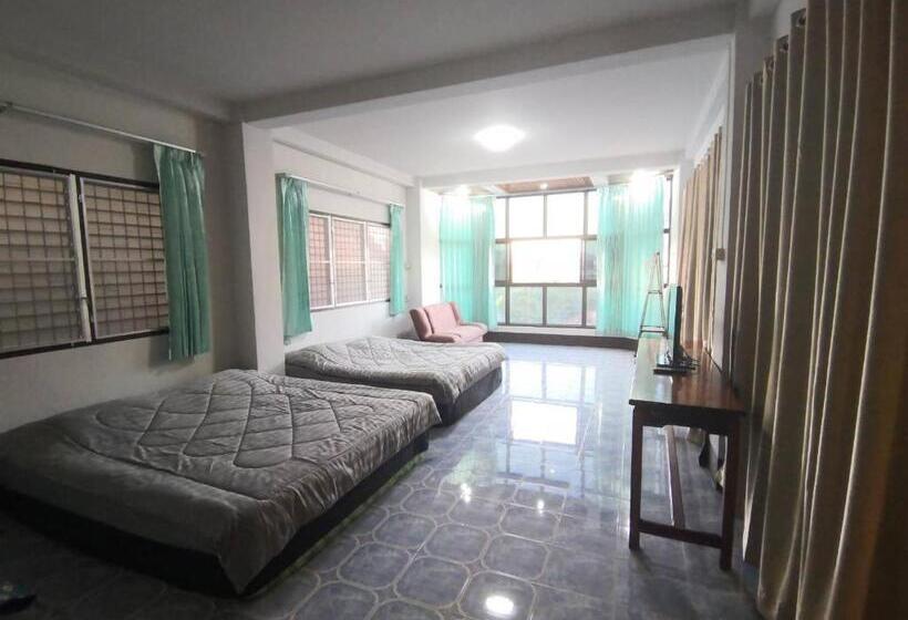 Номер Deluxe Вид на Город, บ้านพรศรี Homestay