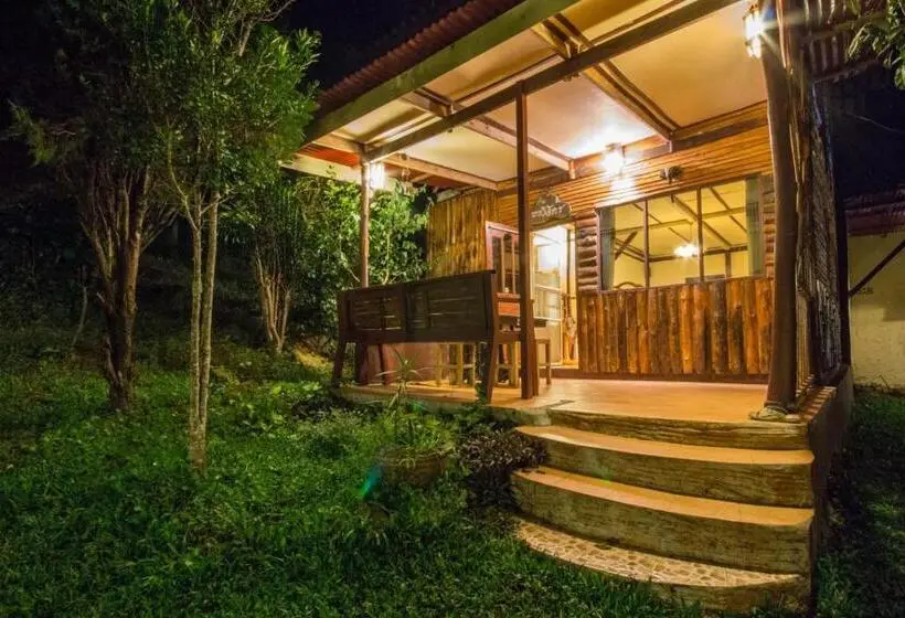 キングサイズベッドのスタンダードルーム, บ้านสวนศรเพชร
