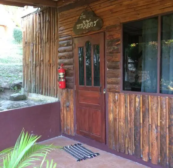キングサイズベッドのスタンダードルーム, บ้านสวนศรเพชร