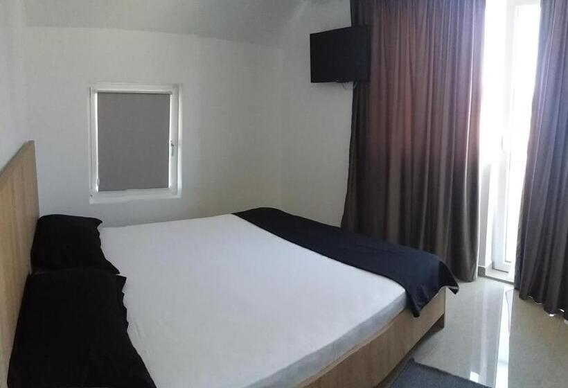 패밀리 스튜디오, Casa Benny