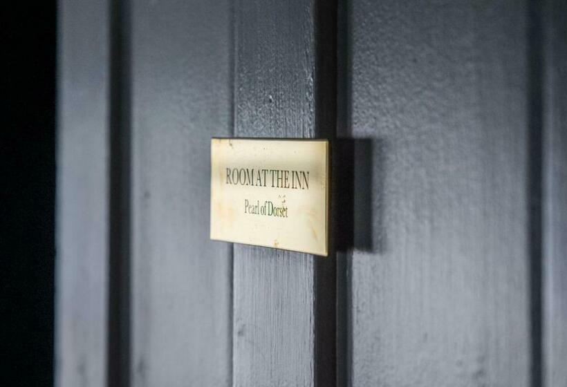 חדר סטנדרט, Room At The Inn
