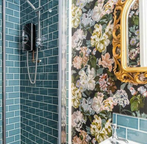 חדר סטנדרט, Room At The Inn