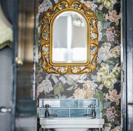 חדר סטנדרט, Room At The Inn