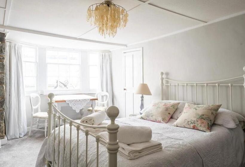 חדר דלוקס, Room At The Inn