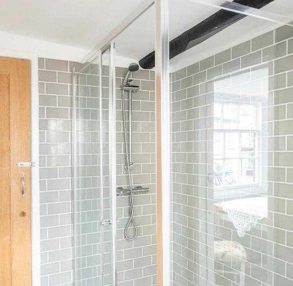 חדר דלוקס, Room At The Inn