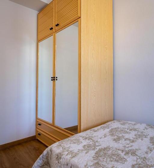 Standard room with outdoor bath, Pensión Casa Do Gallo Sarria
