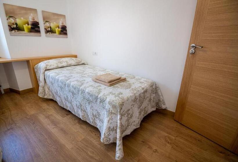 Standard room with outdoor bath, Pensión Casa Do Gallo Sarria