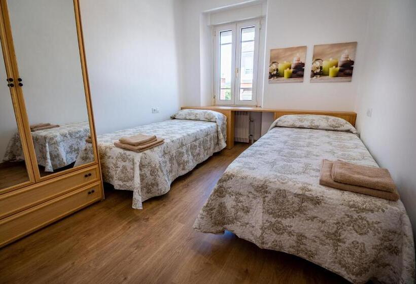 Standard room with outdoor bath, Pensión Casa Do Gallo Sarria