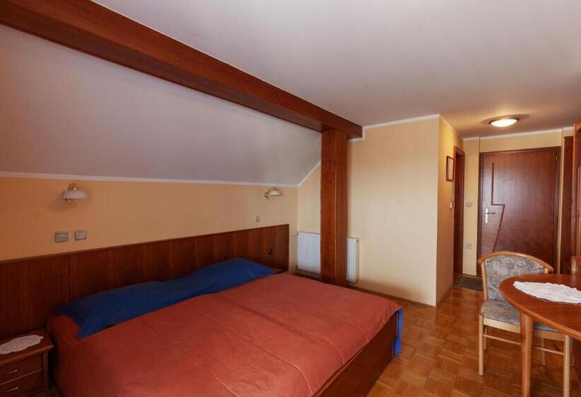 اتاق استاندارد سه تخته با بالکن, Gostišče Prosnik