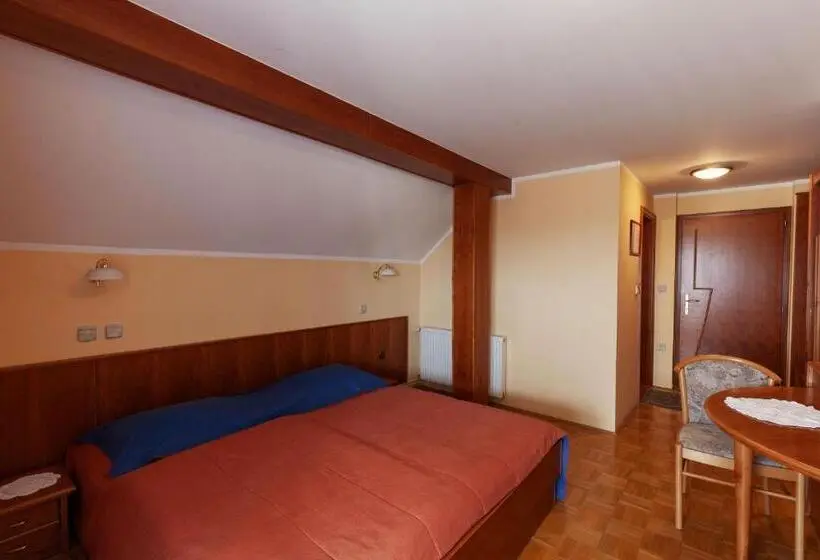 اتاق استاندارد سه تخته با بالکن, Gostišče Prosnik